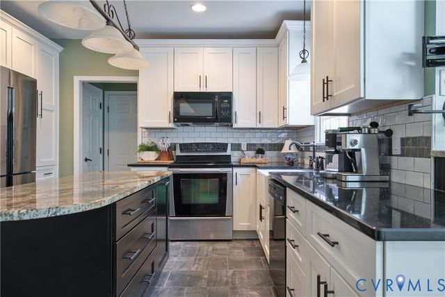 12407 Avon Lake Cir, Midlothian, VA 23114