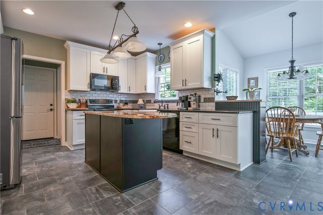 12407 Avon Lake Cir, Midlothian, VA 23114