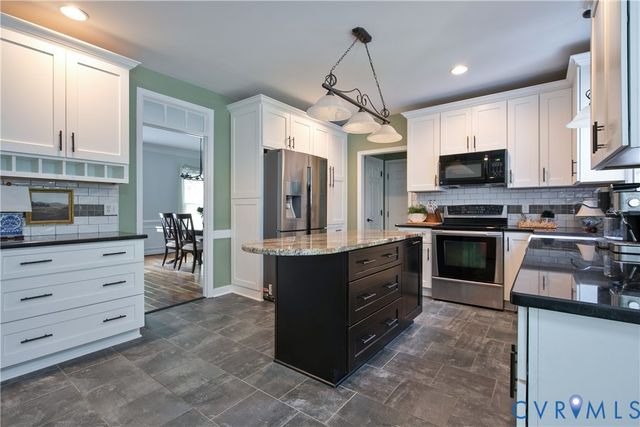 12407 Avon Lake Cir, Midlothian, VA 23114