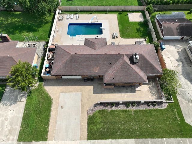 378 Oakwood Drive, Crete, IL 60417
