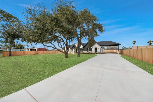 5811 County Road 675b, Rosharon, TX 77583