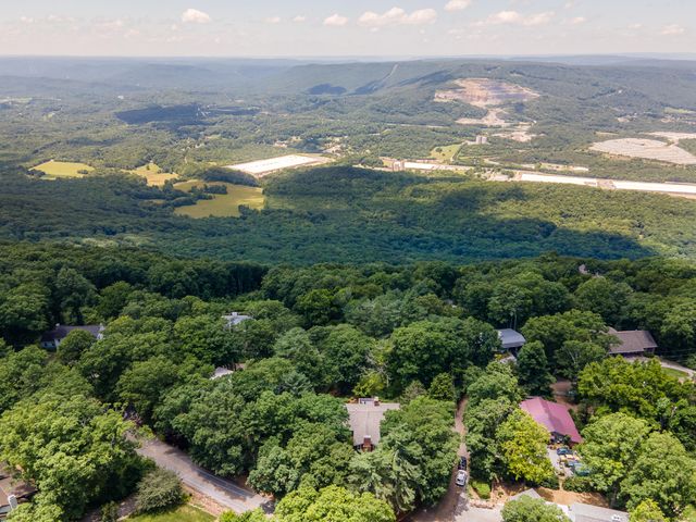1008 Fort Stephenson Terrace, Lookout Mountain, TN 37350