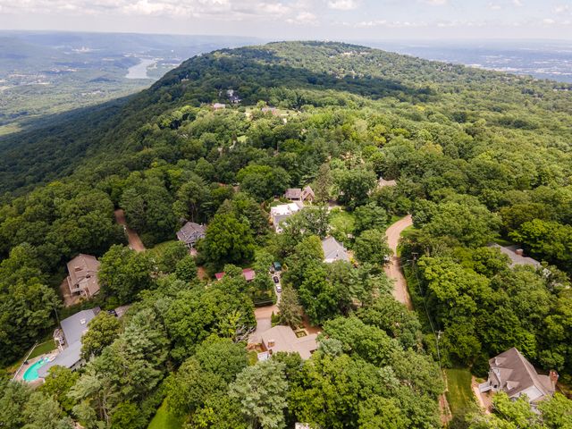 1008 Fort Stephenson Terrace, Lookout Mountain, TN 37350