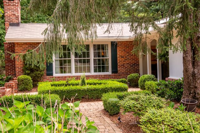 1008 Fort Stephenson Terrace, Lookout Mountain, TN 37350