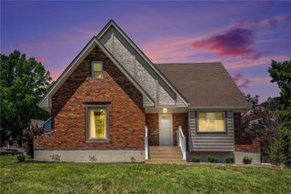1201 NW Burr Oak Court, Blue Springs, MO 64015