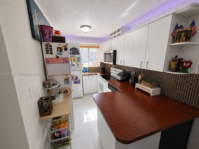 8059 NW 8th St 4, Miami, FL 33126