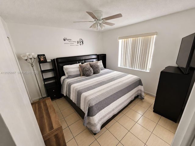 8059 NW 8th St 4, Miami, FL 33126