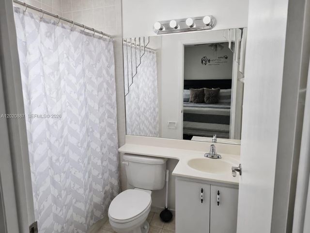 8059 NW 8th St 4, Miami, FL 33126
