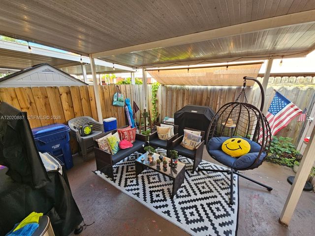 8059 NW 8th St 4, Miami, FL 33126