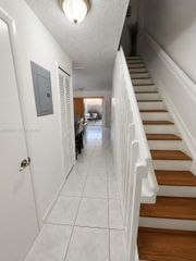8059 NW 8th St 4, Miami, FL 33126