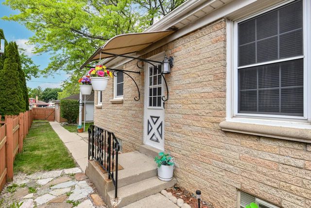 2426 5th AVENUE, South Milwaukee, WI 53172