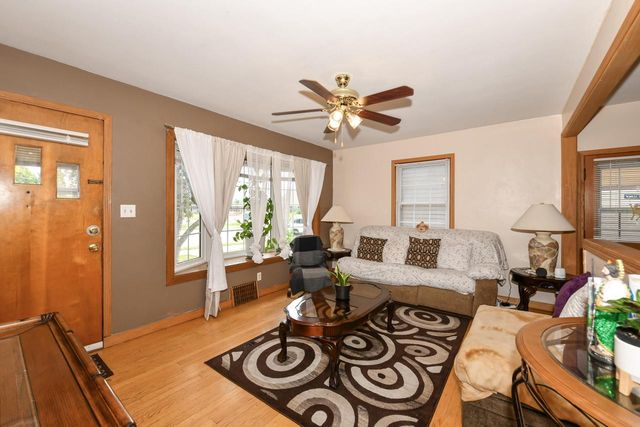 2426 5th AVENUE, South Milwaukee, WI 53172