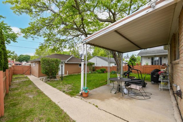 2426 5th AVENUE, South Milwaukee, WI 53172
