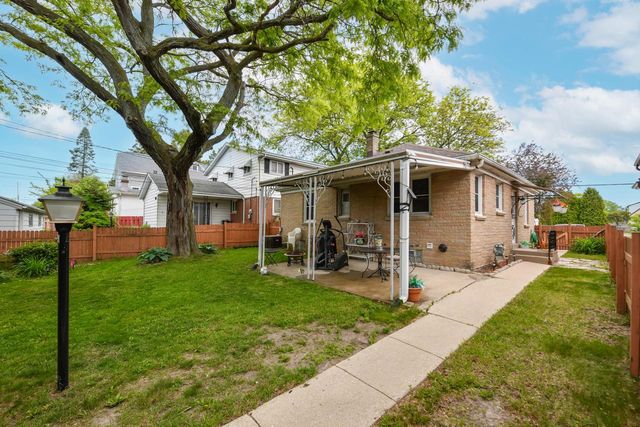 2426 5th AVENUE, South Milwaukee, WI 53172