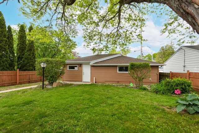 2426 5th AVENUE, South Milwaukee, WI 53172
