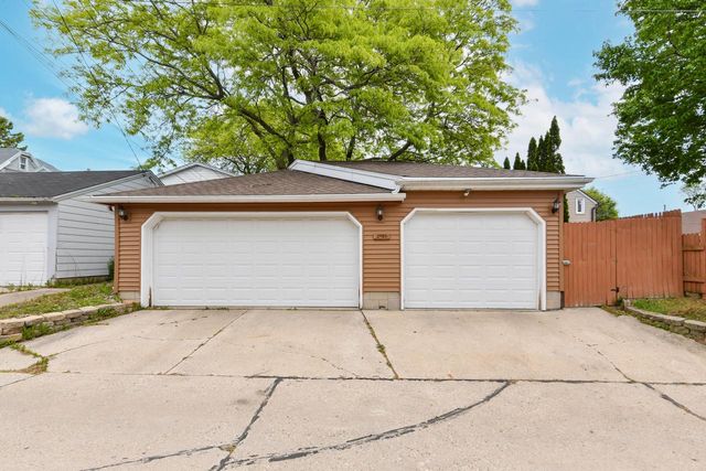 2426 5th AVENUE, South Milwaukee, WI 53172