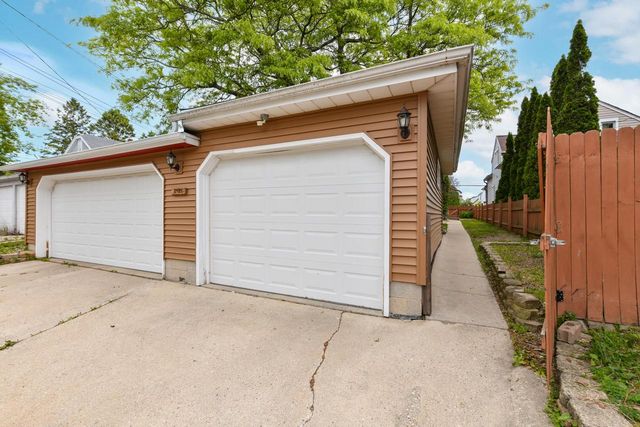 2426 5th AVENUE, South Milwaukee, WI 53172
