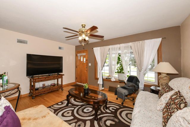 2426 5th AVENUE, South Milwaukee, WI 53172