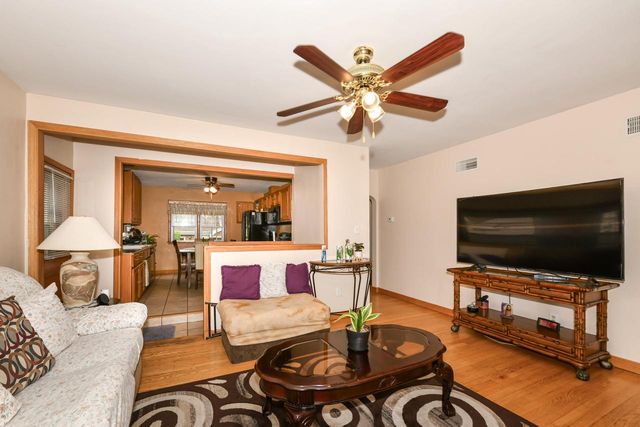 2426 5th AVENUE, South Milwaukee, WI 53172