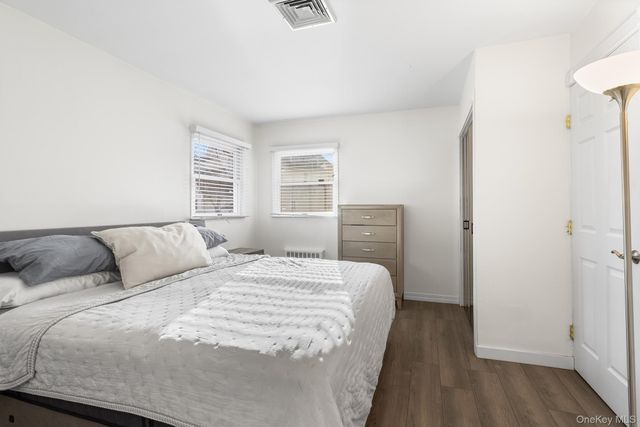 40 Frankie Lane, North Babylon, NY 11703