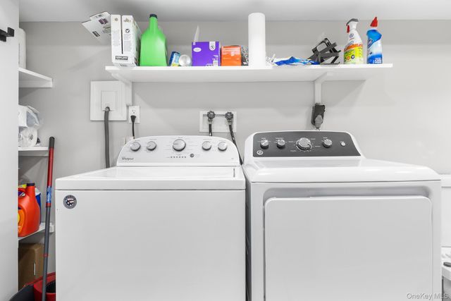 40 Frankie Lane, North Babylon, NY 11703