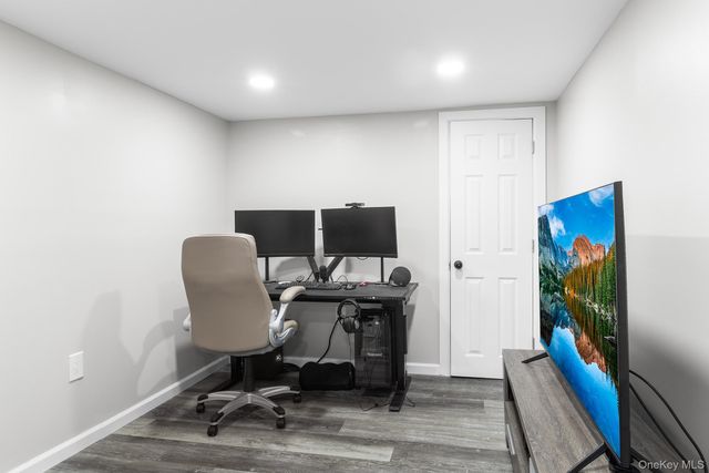 40 Frankie Lane, North Babylon, NY 11703