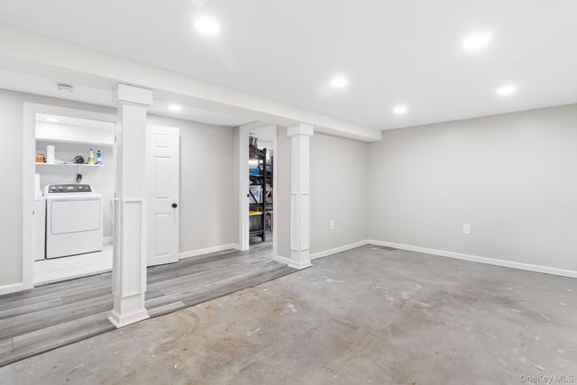 40 Frankie Lane, North Babylon, NY 11703