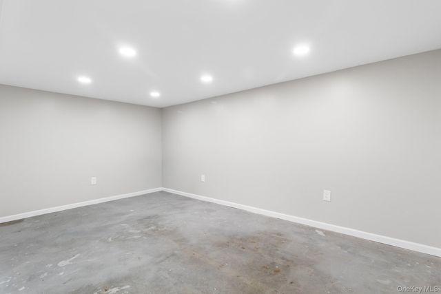 40 Frankie Lane, North Babylon, NY 11703