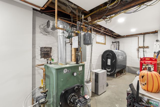 40 Frankie Lane, North Babylon, NY 11703