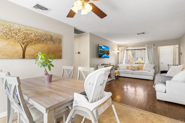 40 Frankie Lane, North Babylon, NY 11703