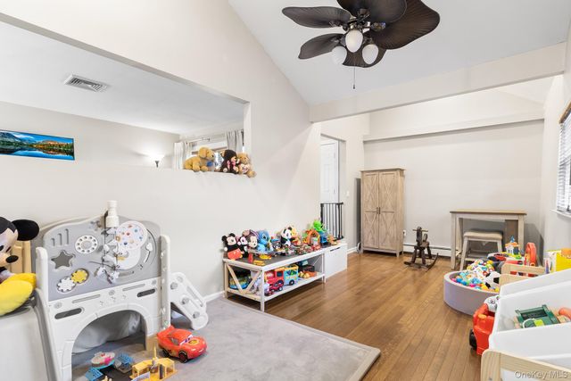 40 Frankie Lane, North Babylon, NY 11703