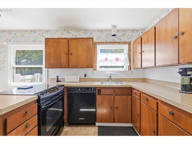 3115 Sw ILLINOIS St, Portland, OR 97239