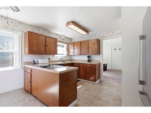 3115 Sw ILLINOIS St, Portland, OR 97239