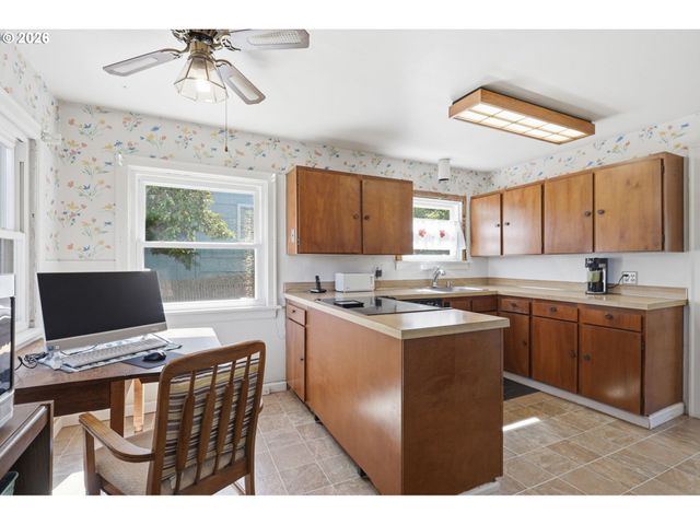 3115 Sw ILLINOIS St, Portland, OR 97239