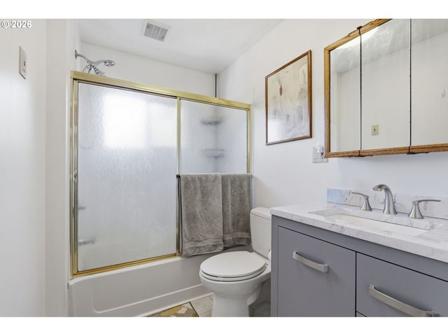 3115 Sw ILLINOIS St, Portland, OR 97239