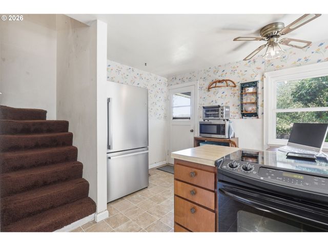 3115 Sw ILLINOIS St, Portland, OR 97239