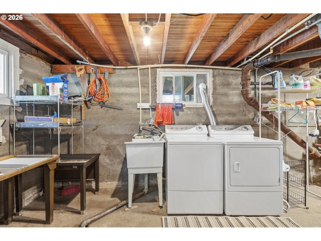 3115 Sw ILLINOIS St, Portland, OR 97239