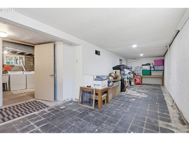 3115 Sw ILLINOIS St, Portland, OR 97239