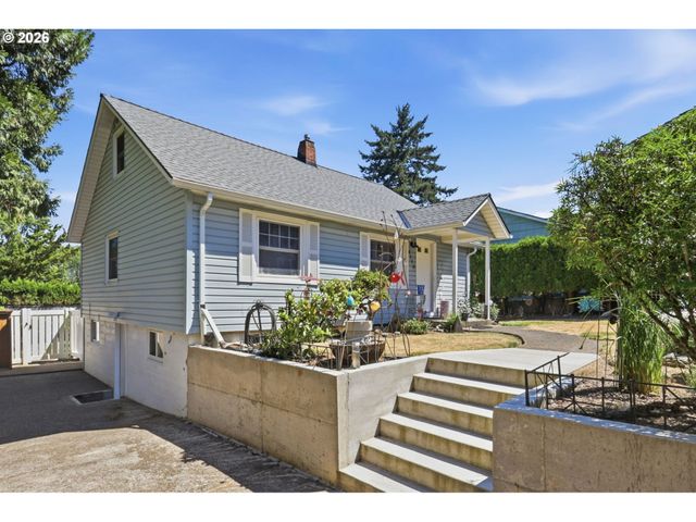 3115 Sw ILLINOIS St, Portland, OR 97239