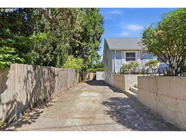 3115 Sw ILLINOIS St, Portland, OR 97239