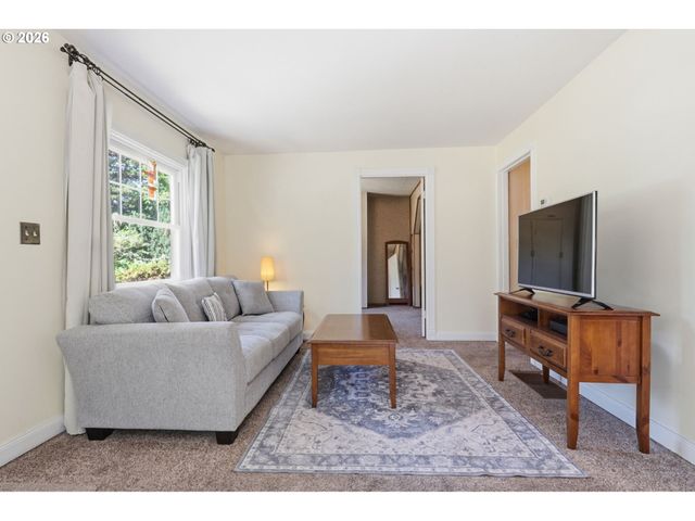 3115 Sw ILLINOIS St, Portland, OR 97239