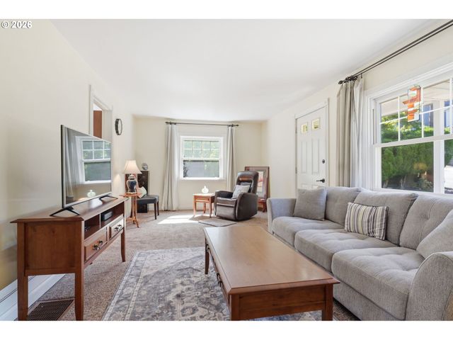 3115 Sw ILLINOIS St, Portland, OR 97239