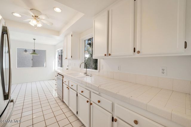 953 Quarterhorse Lane, Oak Park, CA 91377