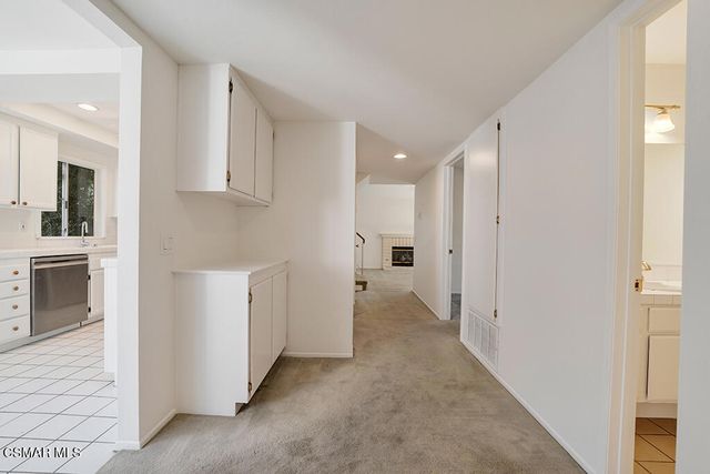 953 Quarterhorse Lane, Oak Park, CA 91377
