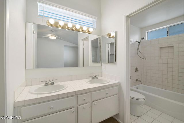 953 Quarterhorse Lane, Oak Park, CA 91377