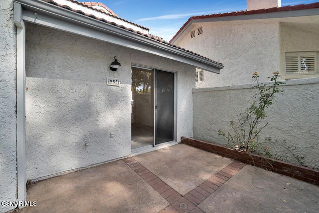 953 Quarterhorse Lane, Oak Park, CA 91377