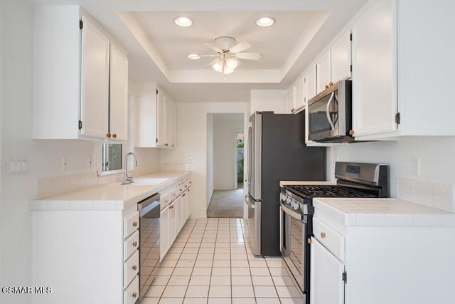 953 Quarterhorse Lane, Oak Park, CA 91377