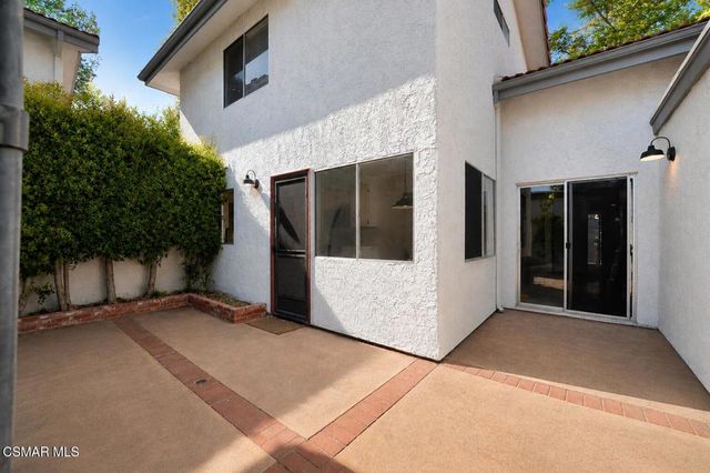 953 Quarterhorse Lane, Oak Park, CA 91377