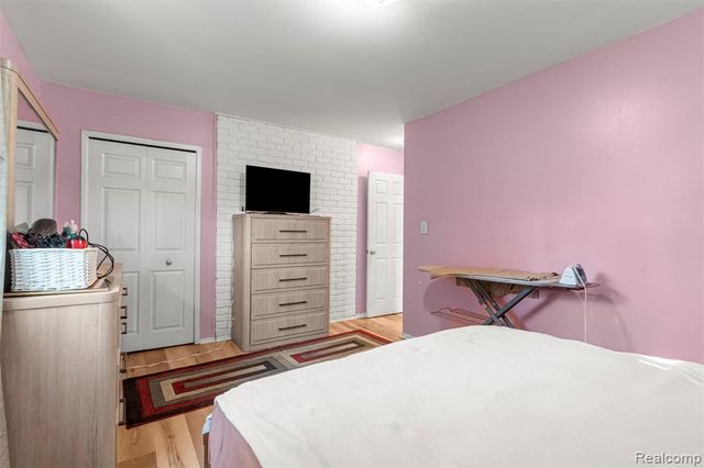 705 W Maple Road, Clawson, MI 48017