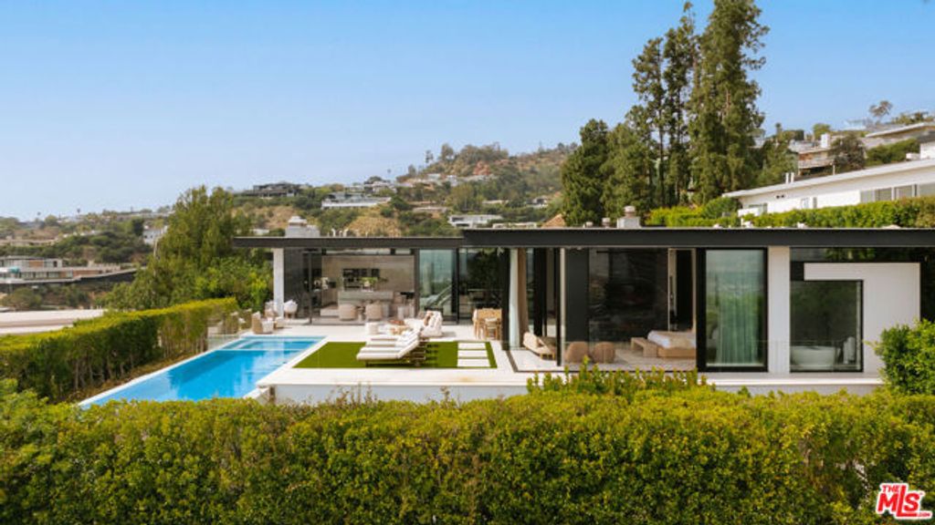 1536 Blue Jay Way, Los Angeles, CA 90069